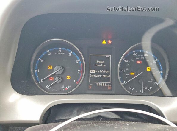 2T3WFREV7JW433216 2018 TOYOTA RAV4 Серебряный Вид щитка приборов