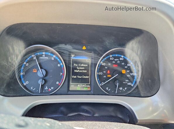 2T3WFREV7JW462392 2018 TOYOTA RAV4 Красный Вид задних сидений