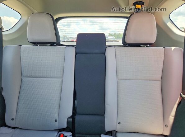 2T3WFREV9GW270691 2016 TOYOTA RAV4 White Հետևի նստատեղերի տեսք