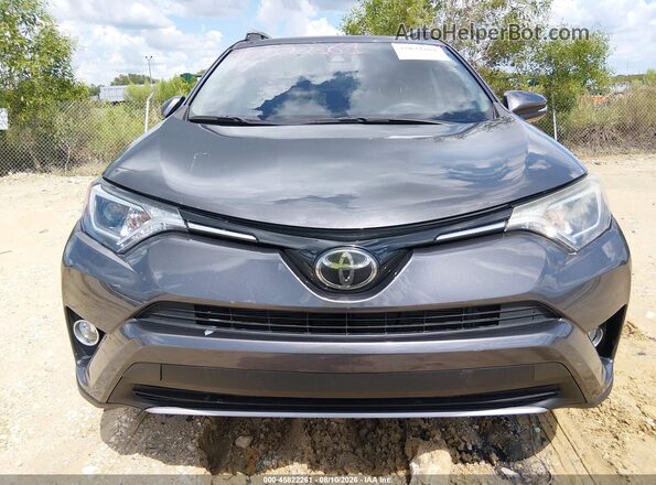 2T3WFREV9HW314951 2017 TOYOTA RAV4 Gray Widok z przodu