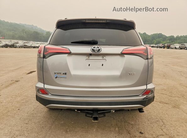 2T3WFREV9JW414294 2018 TOYOTA RAV4 Silver Vista trasera