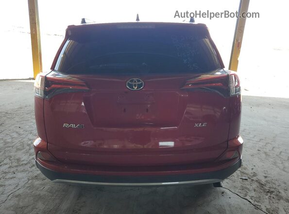 2T3WFREVXHW364998 2017 TOYOTA RAV4 Red Widok z tyłu