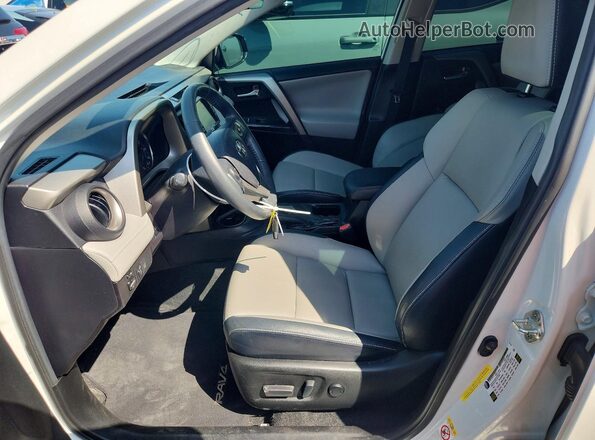 2T3YFREV2JW435819 2018 TOYOTA RAV4 White Front interior view