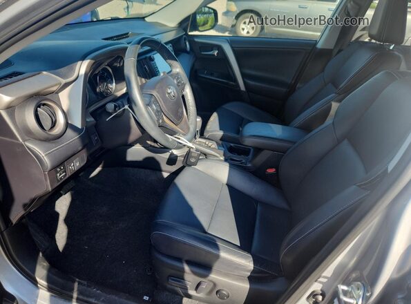2T3YFREV7GW245491 2016 TOYOTA RAV4 Серебряный Вид салона спереди