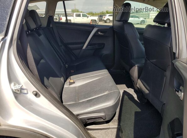 2T3YFREV8HW322600 2017 TOYOTA RAV4 Silver Սալոնի հետևի տեսք