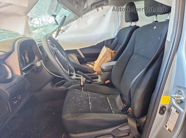 2T3ZFREV2GW291959 2016 TOYOTA RAV4 Серебряный Вид салона спереди