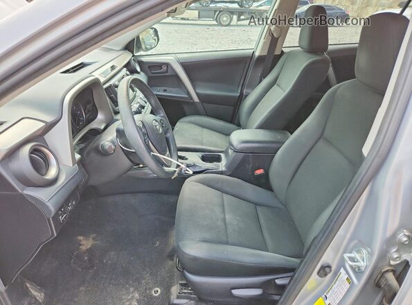 2T3ZFREV3JW426194 2018 TOYOTA RAV4 Серебряный Вид салона спереди