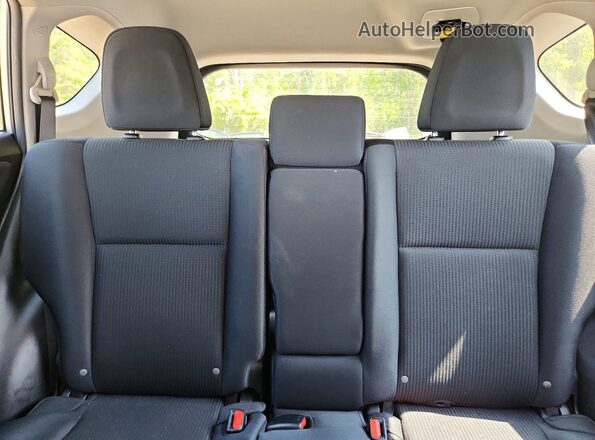 2T3ZFREV4GW306672 2016 TOYOTA RAV4 Silver Widok tylnych siedzeń
