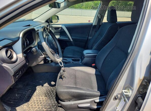 2T3ZFREV4GW306672 2016 TOYOTA RAV4 Silver Widok wnętrza z przodu