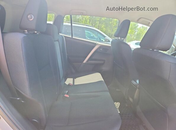 2T3ZFREV4GW306672 2016 TOYOTA RAV4 Silver Widok wnętrza z tyłu