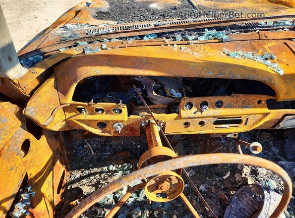 2Y85Z106681 1962 FORD THUNDRBIRD Пожар Вид щитка приборов