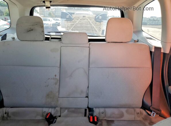 JF2SJADCXGH548889 2016 SUBARU FORESTER Silver Rear interior view