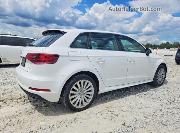 WAUTPBFF9GA063311 2016 AUDI A3 White Front right