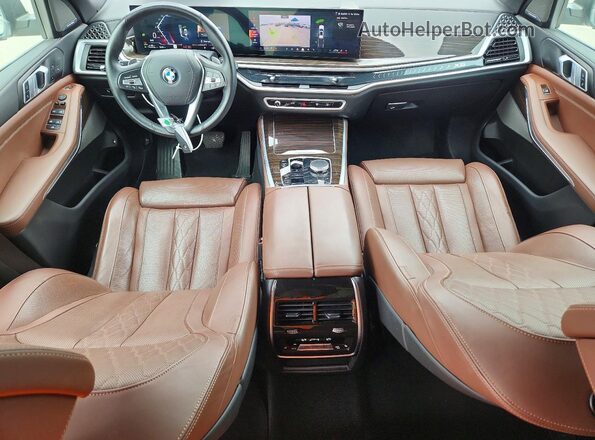 5UX43EU06S9X96024 2025 BMW X5 White Widok zestawu wskaźników