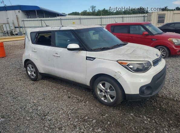KNDJN2A25J7515697 2018 KIA SOUL White Widok z przodu