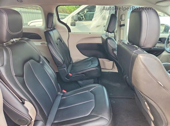 2C4RC1BG0RR155374 2024 CHRYSLER PACIFICA Silver Vista interior trasera