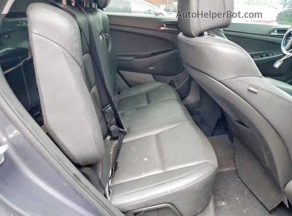 KM8J33A23HU352289 2017 HYUNDAI TUCSON Gray Rear interior view