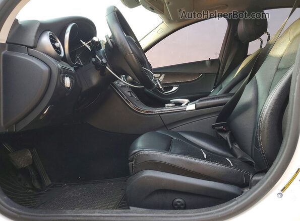 55SWF4KB6GU117901 2016 MERCEDES-BENZ C Белый Вид панели приборов
