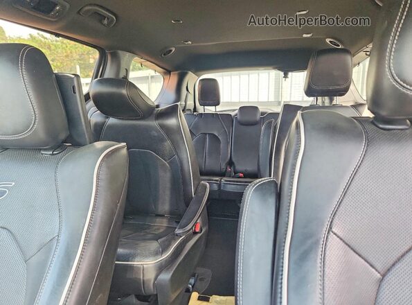 2C4RC1N74LR257926 2020 CHRYSLER PACIFICA Gray Vista interior trasera
