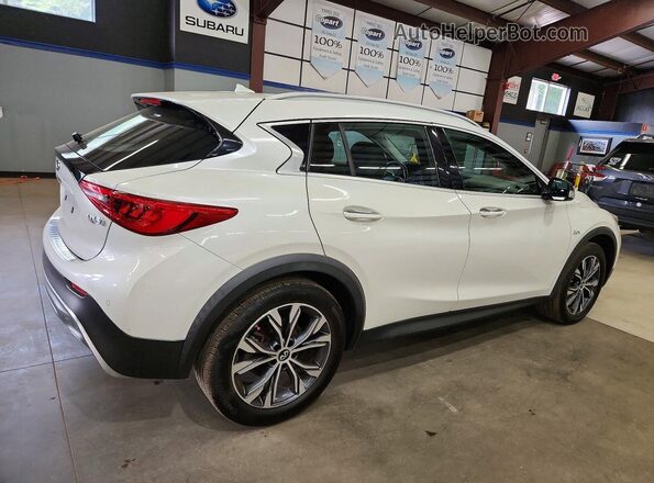 SJKCH5CR3HA025992 2017 INFINITI QX30 White Առջևի աջ