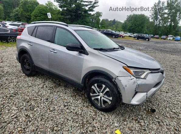 2T3BFREV4HW666334 2017 TOYOTA RAV4 Серебряный Вид спереди