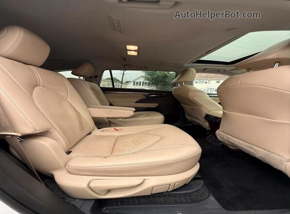 5TDXBRCH9LS013183 2020 TOYOTA HIGHLANDER White Rear interior view