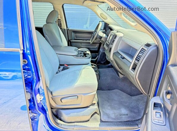 3C6RR6KG2JG249849 2018 RAM 1500 Blue Вид панелі приладів