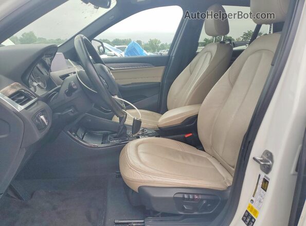 WBXHT3Z32G4A48942 2016 BMW X1 White Widok deski rozdzielczej