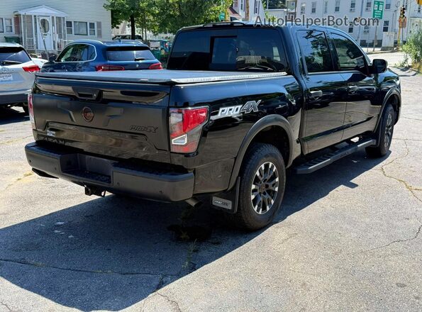 1N6AA1ED3PN104690 2023 NISSAN TITAN Черный Передняя правая четверть