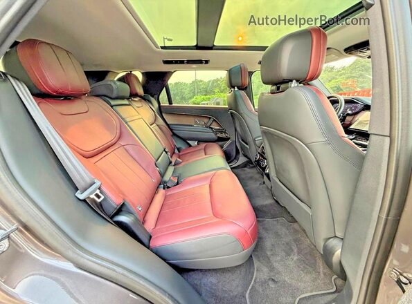 SAL1L9FUXPA154724 2023 LAND ROVER RANGE Gray Front interior view