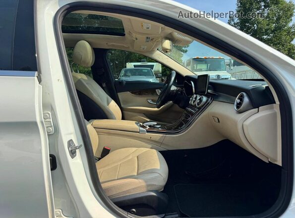 WDDWF4KB6HR254162 2017 MERCEDES-BENZ C White Widok tylnych siedzeń
