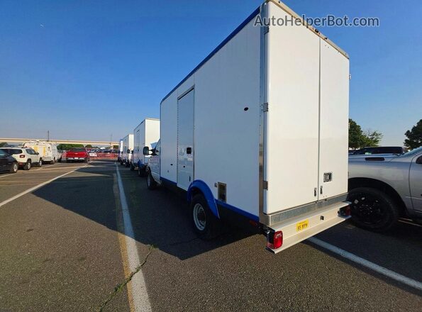 1FDWE3FN0RDD00655 2024 FORD ECONOLINE Белый Передняя правая четверть