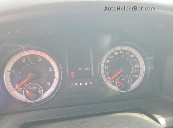 1C6RR7KM9JS120768 2018 RAM 1500 Белый Вид задних сидений