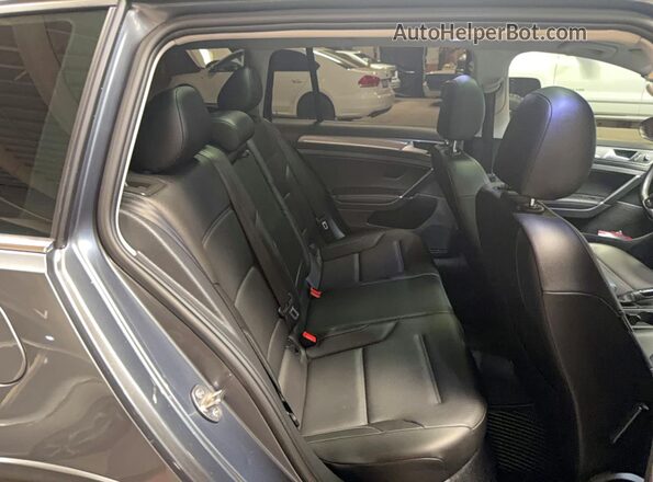 3VWH17AU3HM538840 2017 VOLKSWAGEN GOLF Gray Вид салону спереду