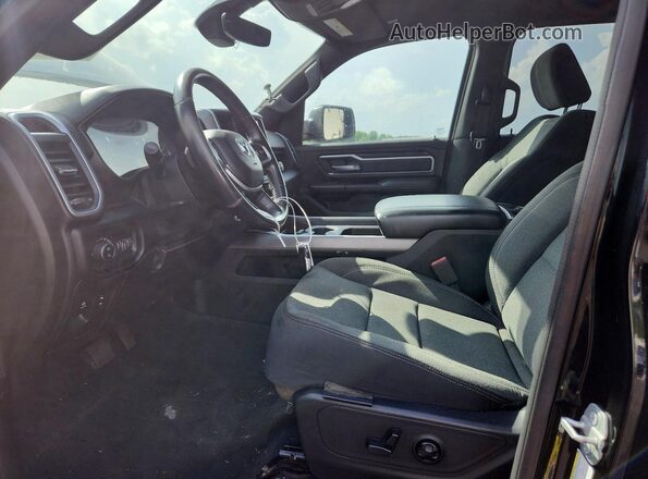 1C6RRFFG1KN846204 2019 RAM 1500 Black Widok deski rozdzielczej