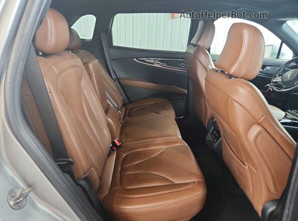 2LMPJ8KP6NBL16867 2022 LINCOLN NAUTILUS Silver Widok komory silnika