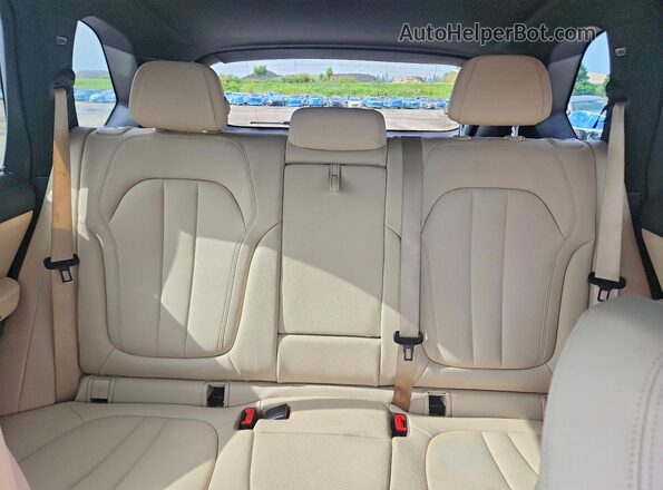 5UXCR4C07L9B83209 2020 BMW X5 Green Rear interior view