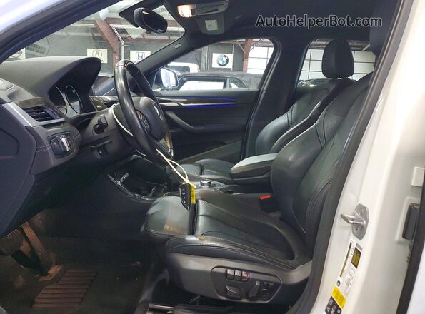 WBXYJ5C31JEF75480 2018 BMW X2 White Vista del salpicadero
