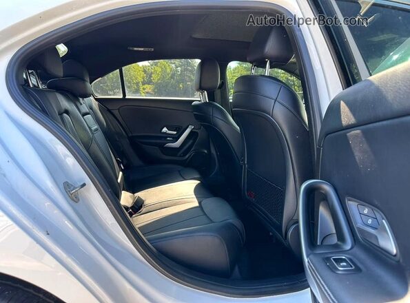 WDD3G4EB2KW034599 2019 MERCEDES-BENZ A White Вид салону спереду