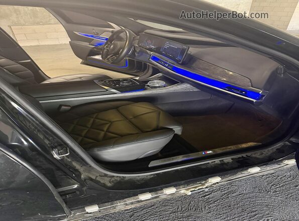 WBA23EH04RCT10176 2024 BMW 7 SERIES Black Rear view