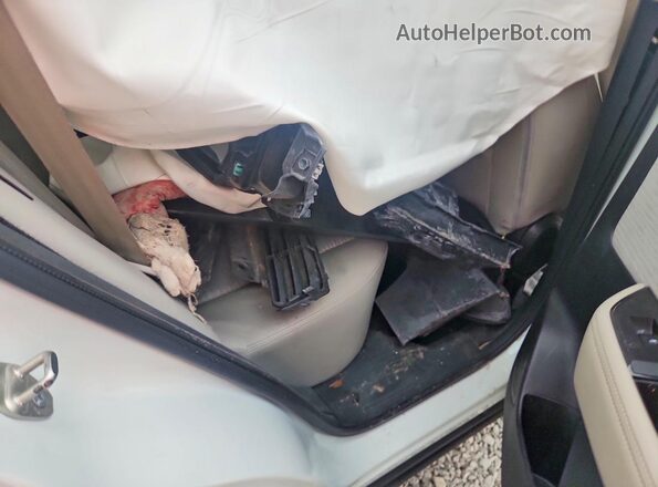 JN8BT3BA9PW407723 2023 NISSAN ROGUE White Вид задньої частини салону
