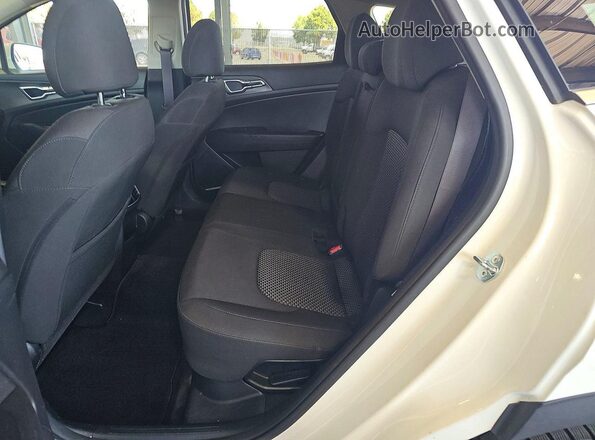KNDPUCAG6P7059930 2023 KIA SPORTAGE White Vista interior delantera