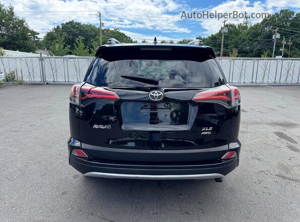 2T3RFREV4JW857885 2018 TOYOTA RAV4 Black Widok z tyłu