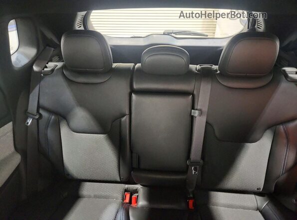 3C4NJDBN9PT564519 2023 JEEP COMPASS Серебряный Вид задней части салона