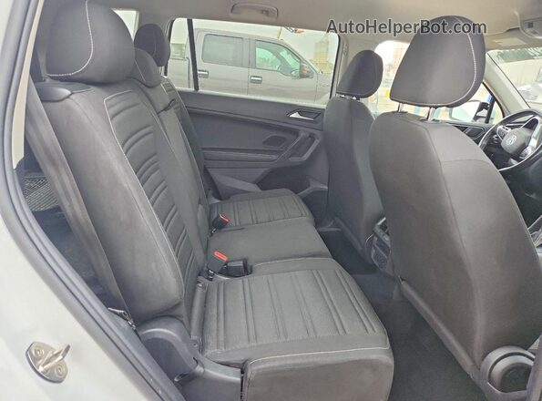 3VVRB7AX8PM031351 2023 VOLKSWAGEN TIGUAN White Engine compartment view