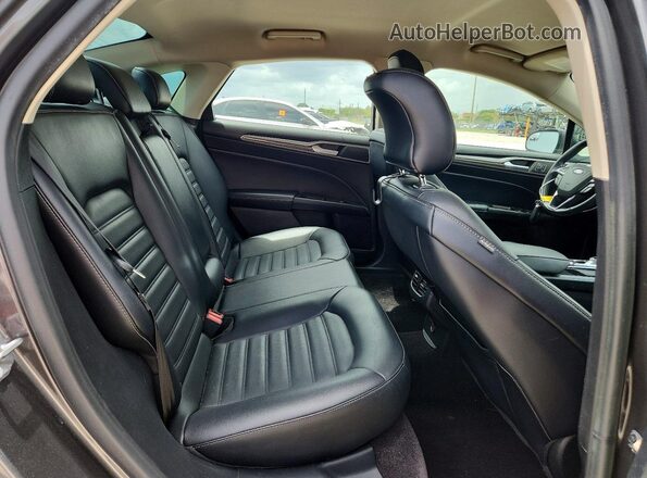 3FA6P0HD8HR372085 2017 FORD FUSION Gray Widok wnętrza z tyłu