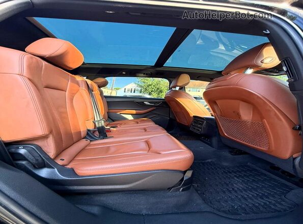 WA1AJAF74MD039789 2021 AUDI Q7 Black Вид салону спереду