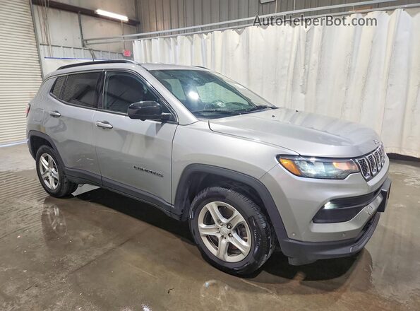 3C4NJDBN9PT564519 2023 JEEP COMPASS Серебряный Вид спереди