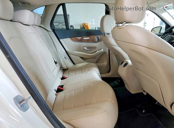 WDC0G4KB2JF366715 2018 MERCEDES-BENZ GLC-CLASS White Vista del compartimento del motor
