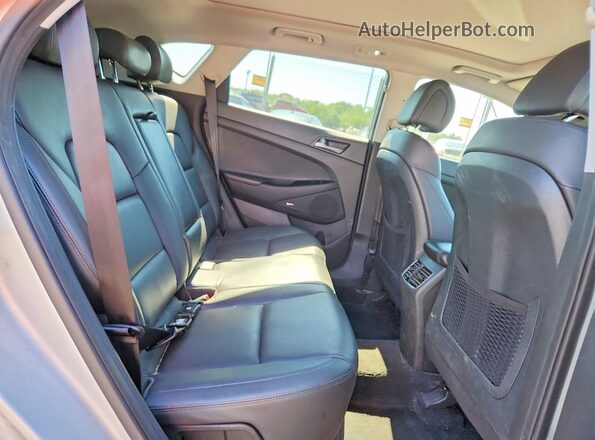 KM8J3CA23JU615371 2018 HYUNDAI TUCSON Silver Vista del compartimento del motor